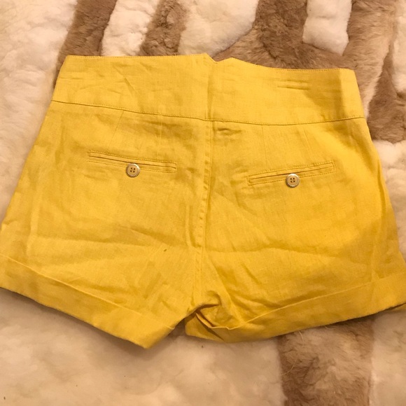 Yellow linen shorts with gorgeous button details - Picture 2 of 2